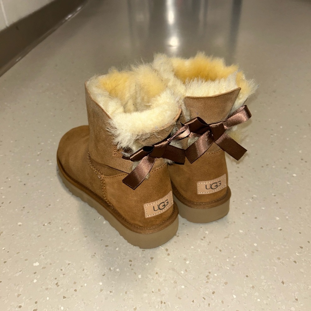 Brand New Uggs Mini Bailey Bow ll
